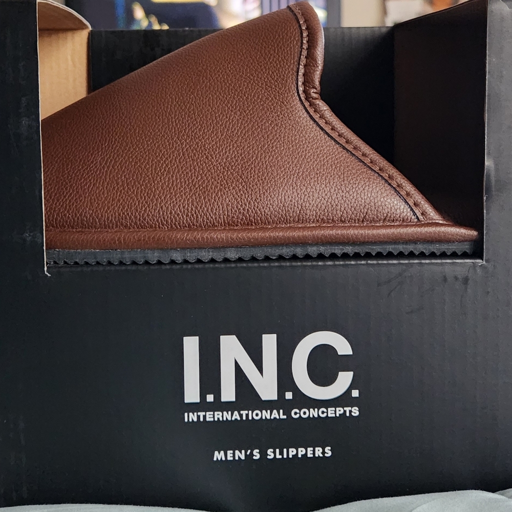 Men's Slippers. Size M (8 - 9)   I.N.C. International Concepts - Picture 2 of 2